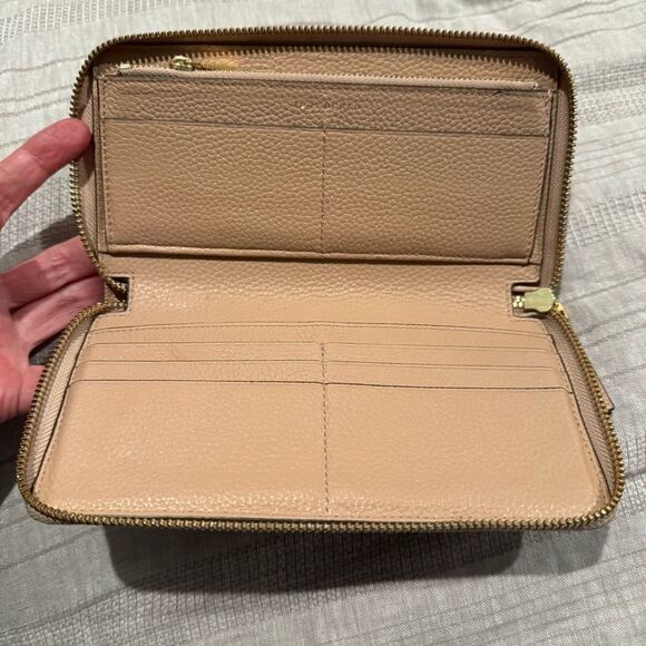 Tory Burch Beige Pebbled Leather Wallet with Gold Logo - Picture 7 of 15